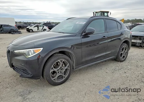 2022 Alfa Romeo Stelvio z USA, uszkodzony, nr VIN ZASPAJANXN7D46977